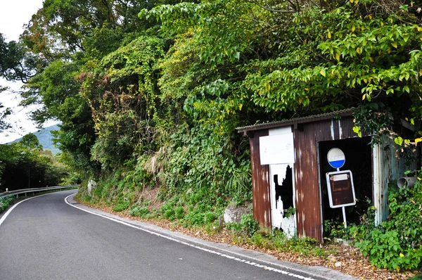 eski otobüs durağı dağ