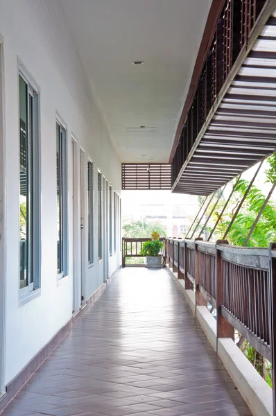 End of corridor with brown fence — Stock Photo, Image