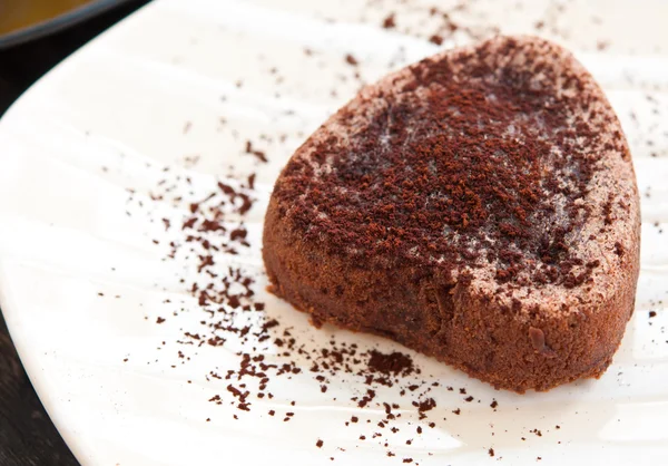 Beyaz tabak çikolata mus