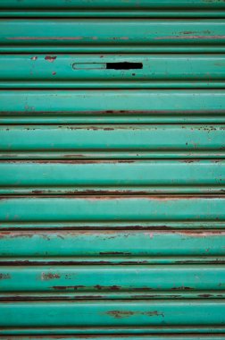 yeşil renkli metal yapılmış