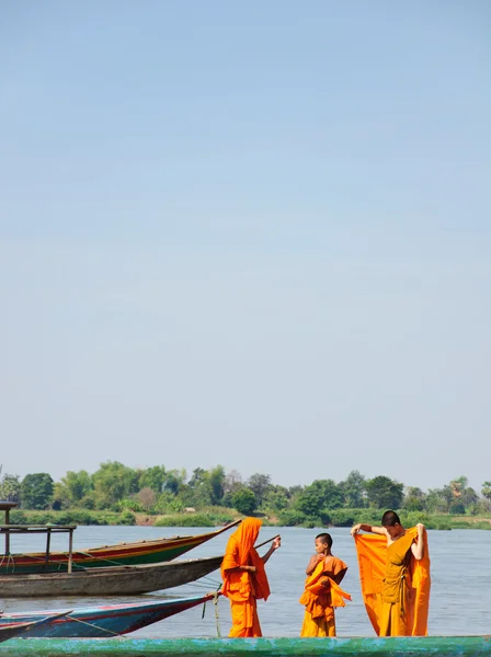 Three novice travel by boat — Stock Photo, Image