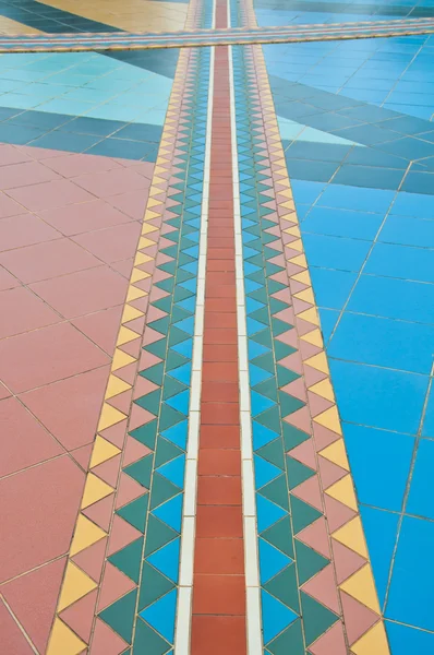 ワシの広場 langawi でカラフルなタイル — ストック写真