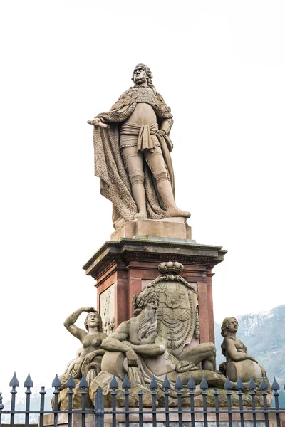 La estatua de un hombre en el viejo puente de Heidelberg —  Fotos de Stock