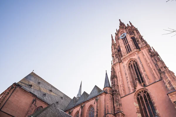 Frankfurt domkyrkan från botten till topp inför — Stockfoto