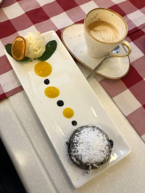 Çikolatalı ve kahveli.