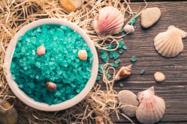 spa aksesuar seti. kabukları ile deniz tuzu.