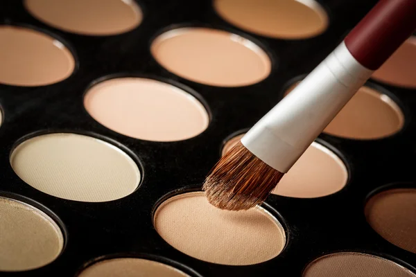 Close-up of eyeshadow palette with brush — Stock Photo, Image