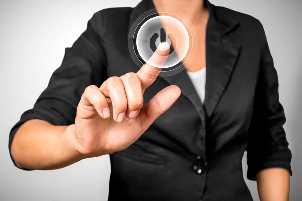 güç düğmesine basarak elle.