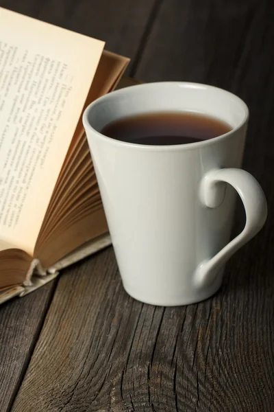 eski kitap ile çay