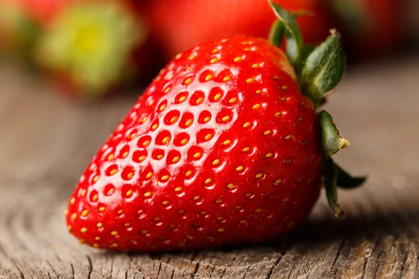 Aardbei op tafel — Stockfoto