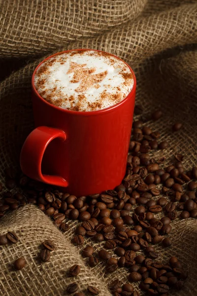 クリスマス ツリーとコーヒー カフェラテ — ストック写真