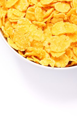 kase mısır gevreği beyaz zemin üzerine dolu. Üstten Görünüm