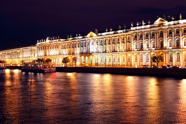 Dvortsovaya embankment at night. Saint Petersburg