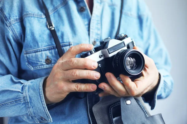 photohrapher eski tip kamera ile görüntü