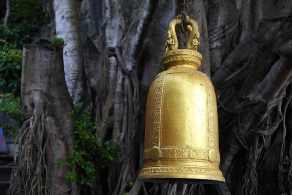 Bild der goldenen Glocke im thailändischen Tempel — Stockfoto