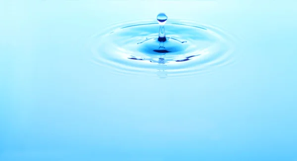 Immagine di goccia d'acqua primo piano — Foto Stock