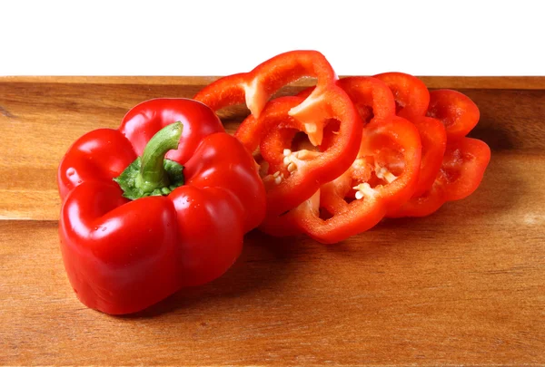 Imagem de pimenta vermelha doce fatiada em papelão — Fotografia de Stock