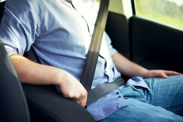 Putting on safety belt — Stock Photo, Image