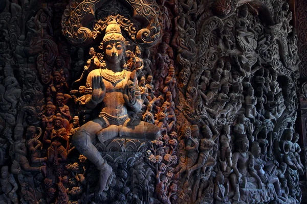 Dřevěná socha v svatyně pravdy. Pattaya, Thajsko — Stock fotografie