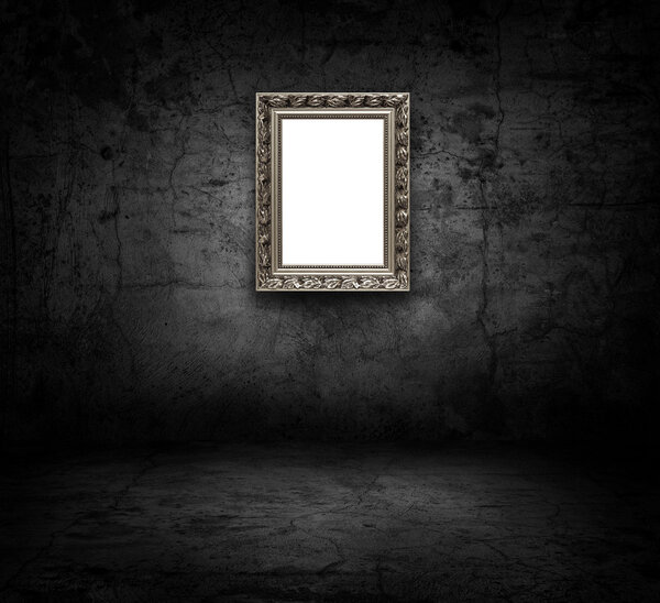 Изображение пустой рамы на бетонной стене
