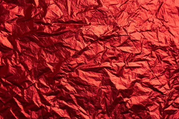 Közelkép Gyűrött Ezüst Alumínium Fólia Textúra Piros Tónusú Absztrakt Háttér Jogdíjmentes Stock Fotók
