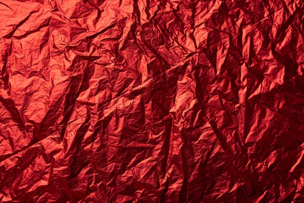 Közelkép Gyűrött Ezüst Alumínium Fólia Textúra Piros Tónusú Absztrakt Háttér Stock Kép