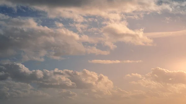 Прекрасный Вид Кучевые Облака Неба Оранжевым Солнечным Светом Закате Лета — стоковое фото