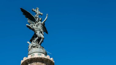 Zaragoza, İspanya-29 Mayıs 2021: Din Şehitleri 'nin taş ve bronz anıtı ve şu anda Zaragoza' da bulunan İspanya Meydanı 'na dikildi.