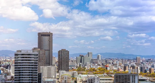 Gökyüzü Binasından Osaka Şehrinin Havadan Görünüşü Kalabalık Gökdelenler Ofisleri Daireleri — Stok fotoğraf