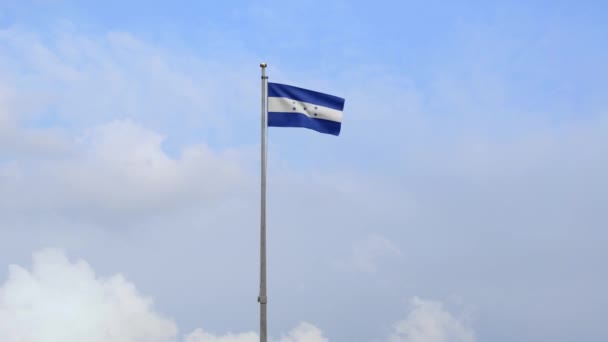 Bandera Hondureña Ondeando Viento Con Cielo Azul Nubes Banner Honduras — Vídeo de stock
