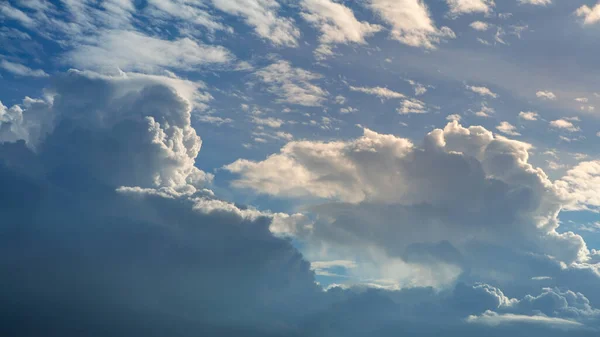 Прекрасный Вид Кучевые Облака Неба Солнечным Светом Летом Облачность Природный — стоковое фото