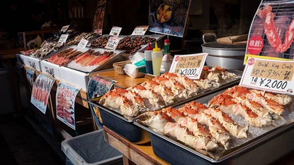 Tokio Japón Febrero 2020 Los Comerciantes Venden Patas Cangrejo Mariscos — Foto de Stock