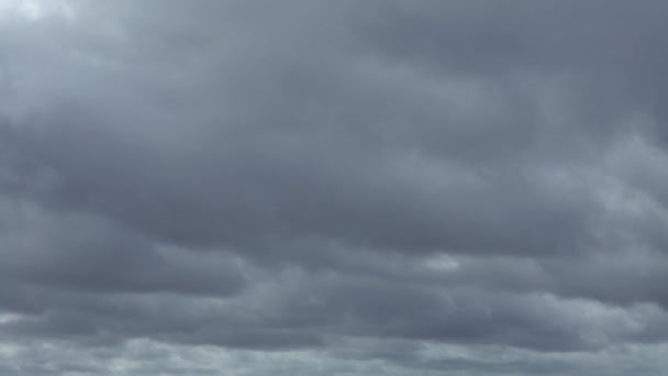 Dunkle Gewitterwolken Färben Den Himmel Schwarz Der Regen Kommt Bald — Stockvideo