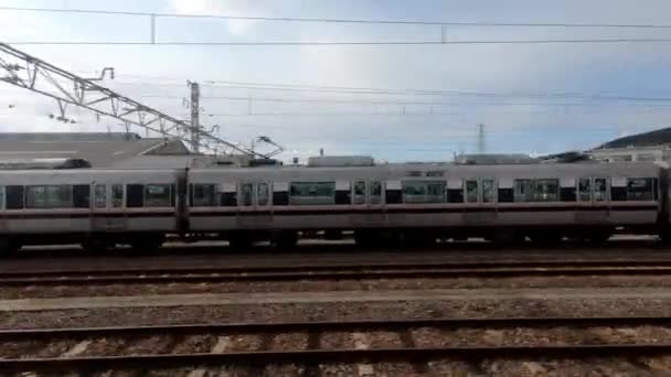 Tåget Färdas Över Järnvägen Genom Kyoto Tåg Som Avgår Från — Stockvideo