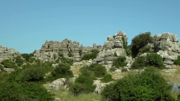 西班牙托尔卡纳山脉的喀斯特地貌 安达卢西亚马拉加有地中海植被的大山谷 四周是垂直石灰岩墙 — 图库视频影像