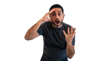 Kafkas kökenli bir adamın portresi çılgın ve başarıyı kollarını kaldırıp heyecanla haykırarak kutluyor. Kazanan konsept