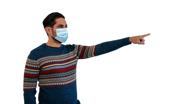 Adam Parmağıyla Işaret Ediyor Yüz Maskesini Koronavirüsten Koruyor Promosyon Metni — Stok fotoğraf