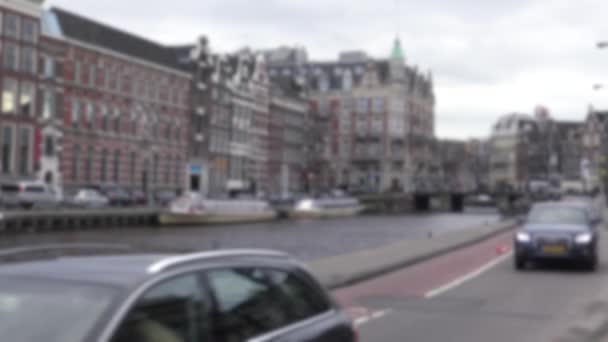 Visión Borrosa Desenfocada Los Tutistas Tráfico Calle Del Centro Amsterdam — Vídeos de Stock