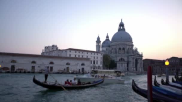 Blurred Defocused View Basilica Santa Maria Della Salute Traditional Gondola — Wideo stockowe