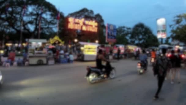 Defocused Shot Busy Street Front Siem Reap Night Market Traffic — Vídeo de Stock