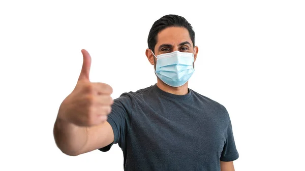 Porträtt Kaukasier Man Bär Ansiktsmask Säker Från Coronavirus Över Isolerad — Stockfoto