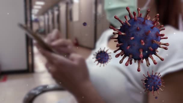 Illustration Omicron Variante Coronavirus Schwebt Über Einer Asiatischen Frau Mit — Stockvideo