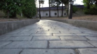 Asfalt yolun odaksız görüntüsü. Taipei 'de eski bir kaldırım taşı kaldırımı. Tayvan 'da arka bahçedeki taş kaldırımlarda bahçe avlusu. Arkaplan için beton blok zemin.