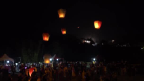 Çin Yeni Yılında Budist Festivalinde Insanların Birçok Asya Yangın Feneri — Stok video