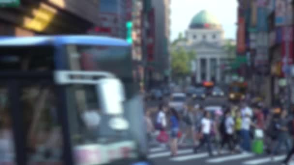 Blurred Defocused View Crowd Pedestrian Crossing Road Busy Taipei City — стокове відео