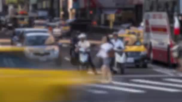 Defokussierte Aufnahme Der Zeitraffer Straße Mit Dem Verkehr Von Fahrzeugen — Stockvideo