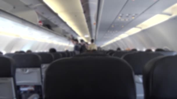 Tembakan Defocused Pesawat Interior Sudut Pandang Sebagai Penumpang Dari Kursi — Stok Video