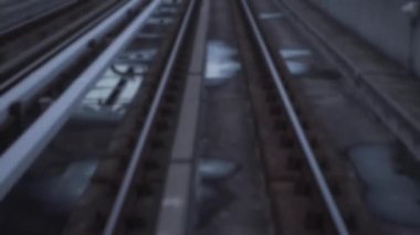 Busan metrosunun Güney Kore 'deki bakış açısının dağıtılmış görüntüsü. Metropolitan City 'de tren raylarında. Demiryolu manzarası. Sahnede bulanık arkaplan