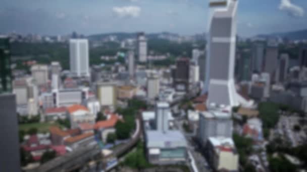 模糊的景象使列车员失去了对列车在外层到达吉隆坡车站的视线 马来西亚地铁的空中景观 地铁城市通勤 在亚洲旅游 — 图库视频影像