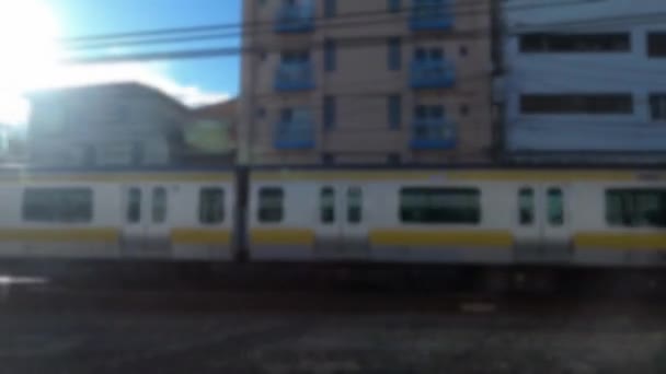 Desfocado Desfocado Trem Viaja Sobre Ferrovia Através Cidade Tóquio Trens — Vídeo de Stock